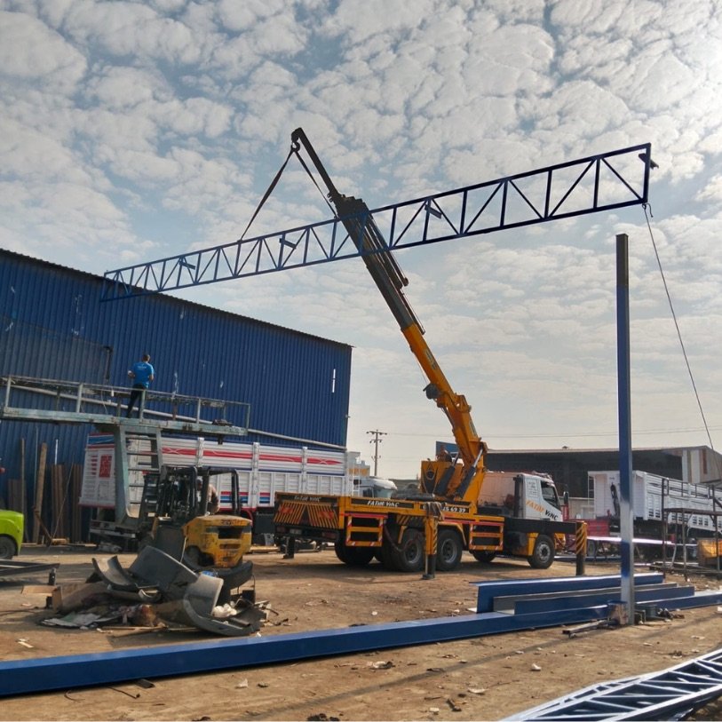 Tarsus teleskopik vinç ile şantiye kaldırma hizmeti